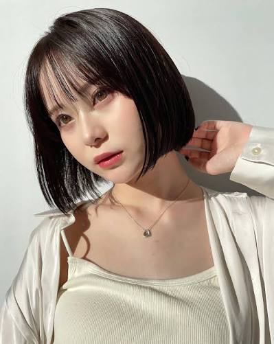 ナチュラルブラックのボブスタイルの日本人女性